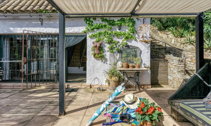 Sa Riera Casa | Casa de vacaciones 'La Casa De Los Artistas' con vistas a la montaña, terraza privada y Wi-Fi