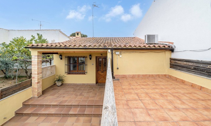 Albinyana Casa | Casa de vacaciones 'La Casita' con terraza privada, Wi-Fi y aire acondicionado