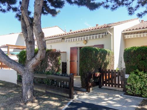 Vaux-sur-Mer Casa | Holiday Home La Coralline-3 by Interhome