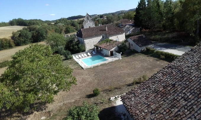 Castillonnes Casa | Holiday Home "La Petite Maison de Pompiac" with Shared Pool & Wi-Fi