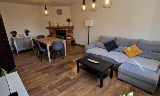 Martin Miguel Casa | Holiday Home 'Las Natillas Con V' with Mountain Views, Private Terrace and Wi-Fi