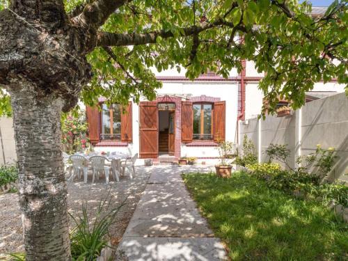 Dives-sur-Mer Casa | Holiday Home Le Mimosa Normand by Interhome
