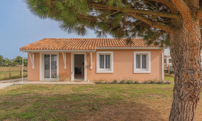 Valeyrac Casa | Casa de Vacaciones 'Le Pin Franc' con Terraza Privada, Jardín Privado y Wi-Fi