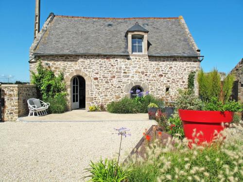 Cancale Casa | Holiday Home Les Quatrevais by Interhome