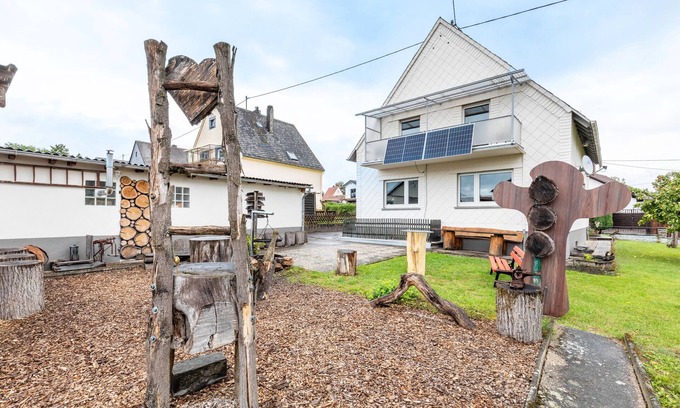 Seesbach Casa | Casa de vacaciones 'Liebe' con jardín comunitario, balcón y WiFi