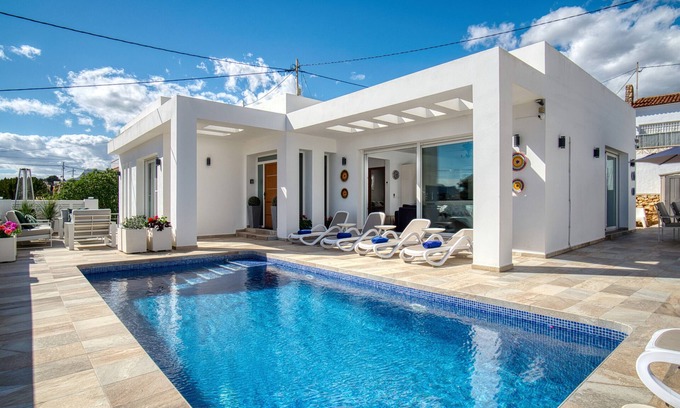 Urbanitzacio la Fustera Casa | Casa Vacacional 'Marina Luah' con Piscina Privada, Wi-Fi y Aire Acondicionado