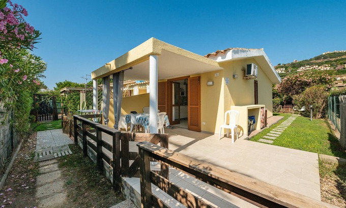 Costa Rei Casa | Casa de vacaciones 'Matteo' con terraza privada y aire acondicionado