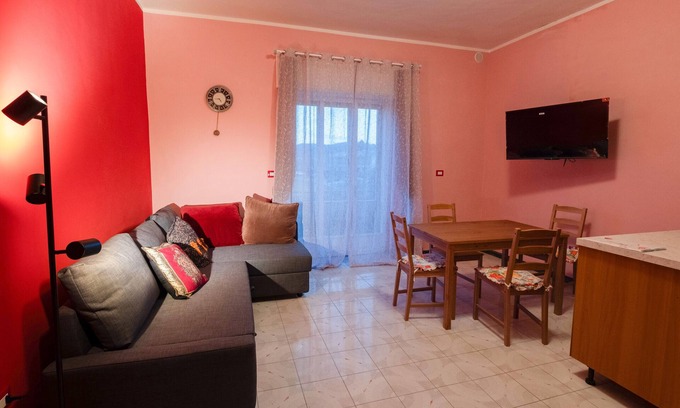 Capodimonte Casa | Holiday Home 'Monet 90mwifiparkingnetflix' with Balcony, Wi-Fi and Air Conditioning