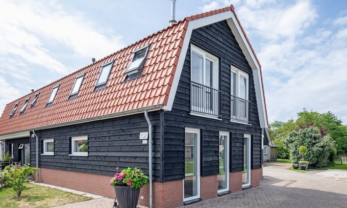 Den Burg Casa | Holiday home near forest with wellness garden