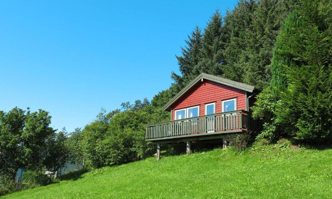 Hyllestad Casa | Holiday Home Oasen by Interhome