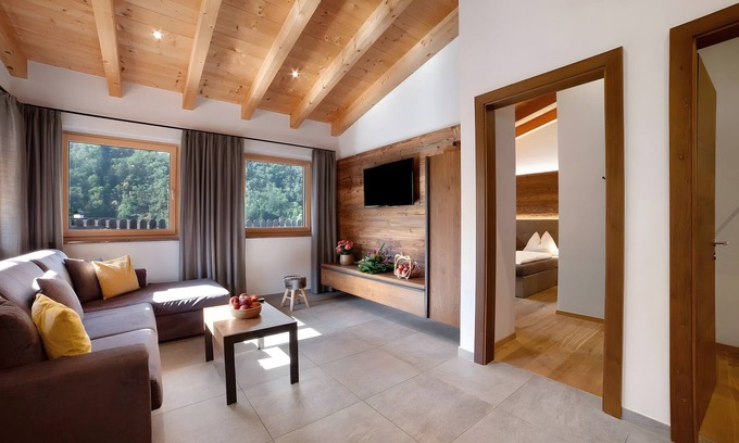 Rifiano Casa | Casa de vacaciones 'Palme' con vistas a la montaña, piscina compartida y Wi-Fi