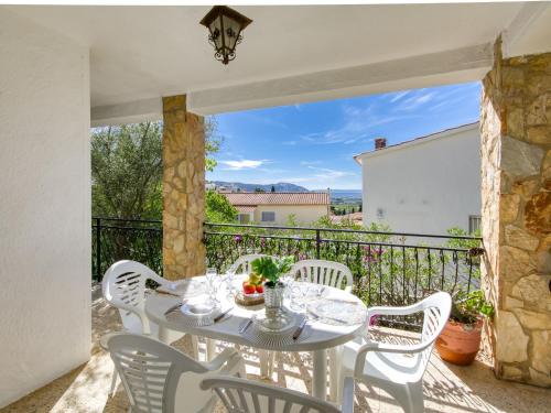 El Mas Fumats Casa | Holiday Home People I by Interhome