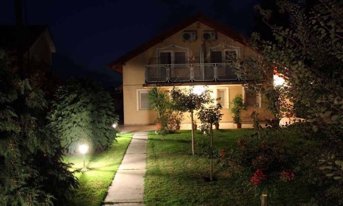 Bekesszentandras Casa | Casa vacacional justo en el río con piscina