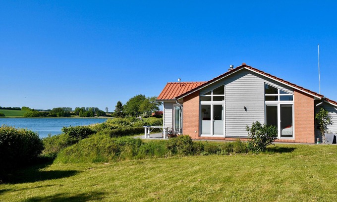 Kosel Casa | Holiday Home 'Schwanenuferhaus' with Sea View, Private Terrace and Wi-Fi