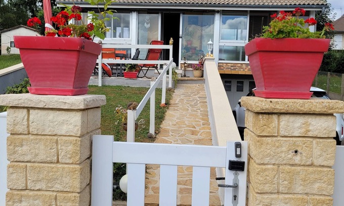 Seilhac Casa | Casa de vacaciones 'Séjours Chambres D'hôtes Corrèze' con terraza compartida, jardín y Wi-Fi