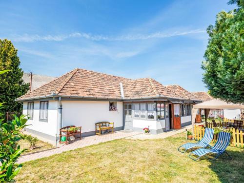 Balatonoszod Casa | Holiday Home Sunny by Interhome