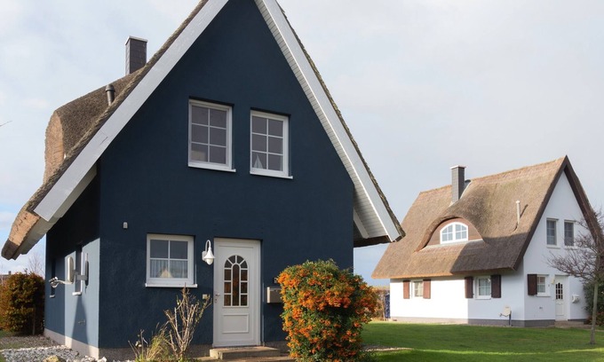Neuenkirchen Casa | Casa / Casa con tejado de paja - Casa de vacaciones "To Hus" Vieregge-Rügen