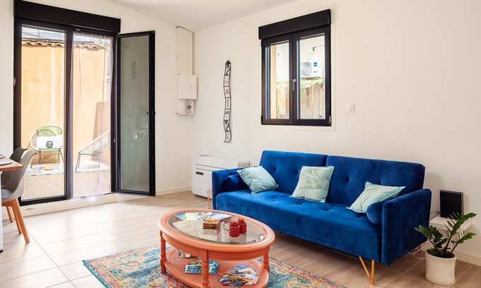 Allauch Casa | Holiday Home 'Villa Tania' with Mountain View, Wi-Fi and Air Conditioning
