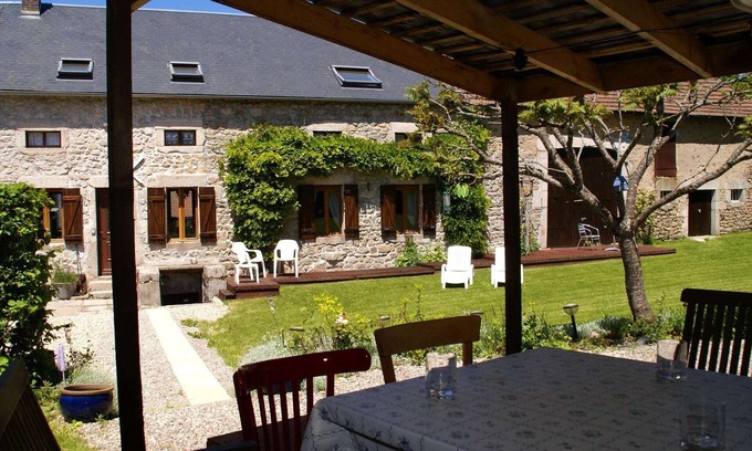Dun-les-Places Casa | Casa de vacaciones con gran jardín