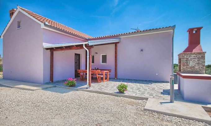Valtura Casa | Casa vacacional con un gran jardín, terraza y parque infantil