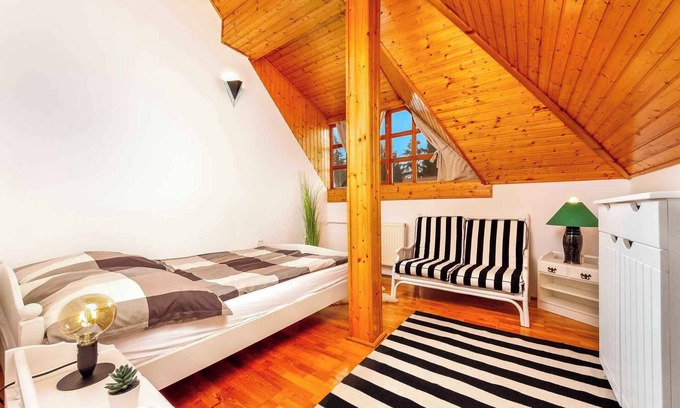 Balatonbereny Casa | Casa vacacional con un hermoso jardín y piscina