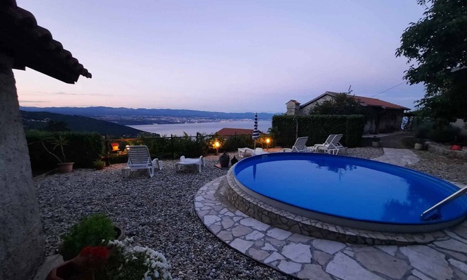 Opatija Casa | Casa vacacional con vista al mar y alberca
