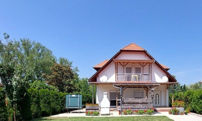 Balatonmariafurdo Casa | Casa de vacaciones Balatonmáriafürdõ para 1 - 11 personas con 5 dormitorios - Casa de vacaciones