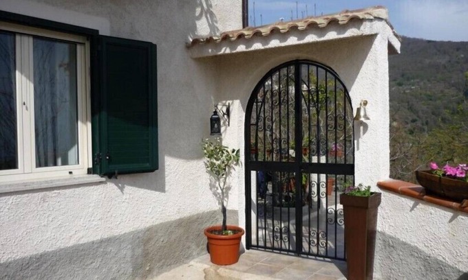 Falerna Casa | Amplia casa de vacaciones igualmente adecuada para familias y parejas.