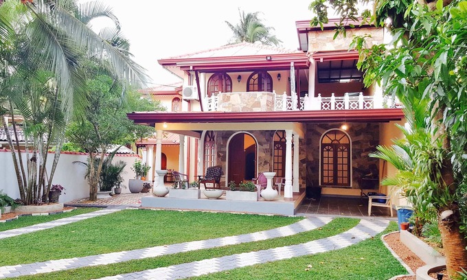 Aluthgama Casa | Casa de vacaciones, habitación baja 20 € pp, habitación doble.+ Ac + Vantilador a 2 km de la playa, 30C