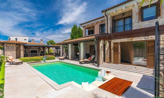 Porat Villa | Casa de vacaciones SEASCAPE I con piscina climatizada y amplio jardín
