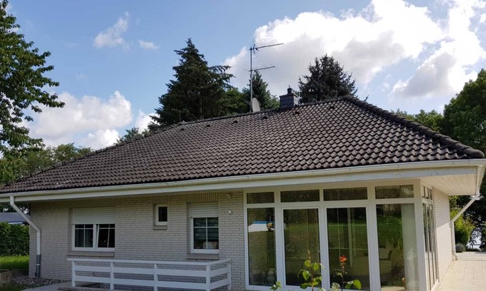Hundorf Casa | Casa de vacaciones "Seewind" directamente en el Schweriner Außenensee óptimo para 4 personas