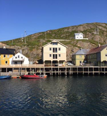 Oksnes Apartamento | Holiday in the former fishing factory Arntzen-brygga