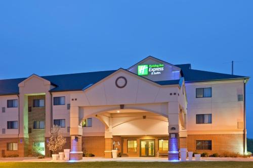 Lincoln Hotel | Holiday Inn Express Hotel & Suites Lincoln South by IHG