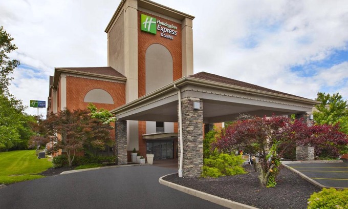Milford Hotel | Holiday Inn Express Hotel & Suites Cincinnati Northeast-Milford by IHG