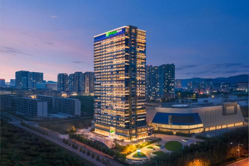 Donggang District Hotel | Holiday Inn Express Rizhao Oriental Colorful City