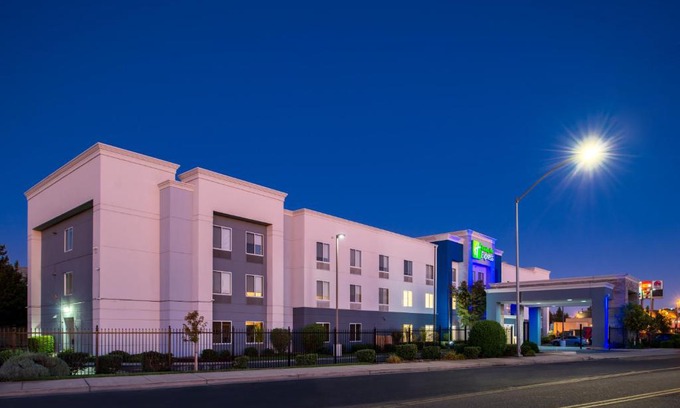 Stockton Hotel | Holiday Inn Express Stockton Southeast by IHG