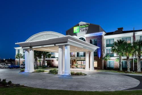 Florence Hotel | Holiday Inn Express & Suites Florence I-95 & I-20 Civic Ctr by IHG