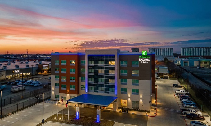 Memorial Hotel | Holiday Inn Express & Suites Houston - Memorial City Centre by IHG