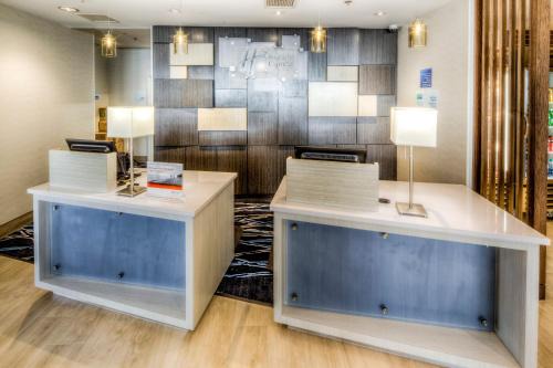 Westlake Hotel | Holiday Inn Express & Suites Cleveland/Westlake by IHG