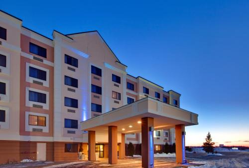 Sault Ste. Marie Hotel | Holiday Inn Express Sault Ste Marie by IHG