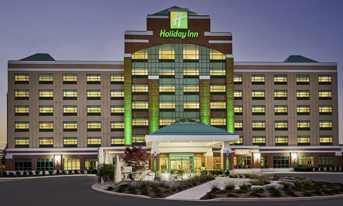 Oakville Hotel | Holiday Inn Hotel & Suites Oakville @ Bronte by IHG
