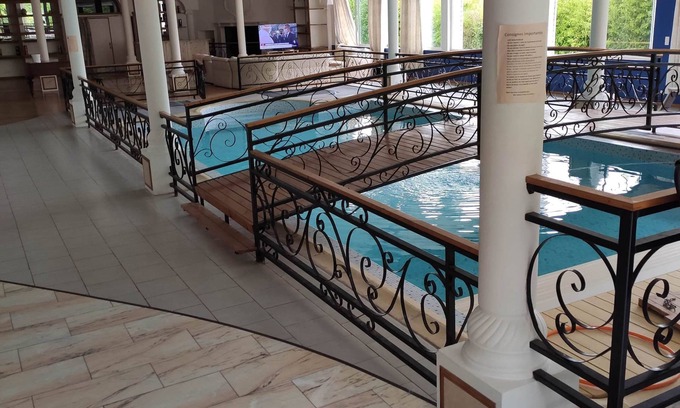 Villers-Outreaux Casa | Holiday villa 700 m2 heated swimming pool Tennis court