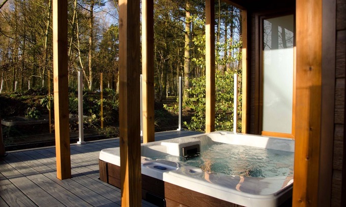 Acomb Apartamento | Superior-Lodge-With Hot Tub-Baño privado con ducha