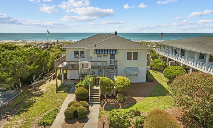 Topsail Beach Casa | Holliday Haven #200 - Oceanfront Escape in Topsail Beach, Sleeps 9!
