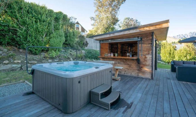 Kelvin Heights Casa | Holly Court Haven | Spa Pool