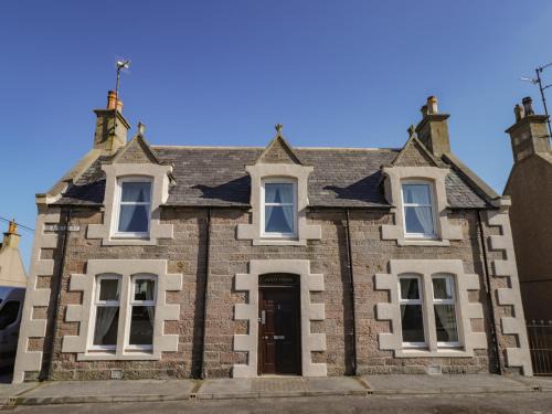 Buckie Casa | Holly Hoose