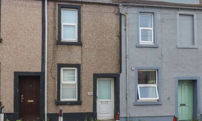 Whitehaven Casa | HOLLY HOUSE, with a garden in Whitehaven