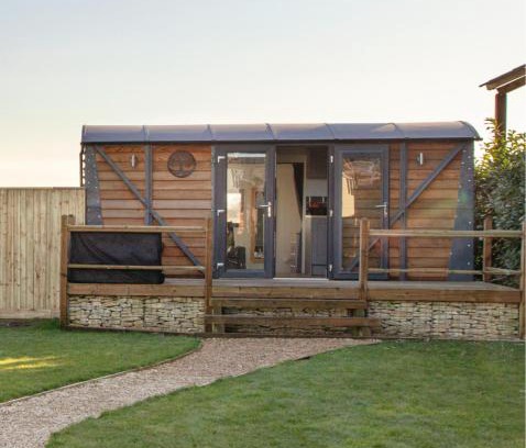 Frampton Villa | Holly Lodge - Quirky Shepherd's Hut With Hot Tub - Bespoke Made From A Salvaged Railway Carriage
