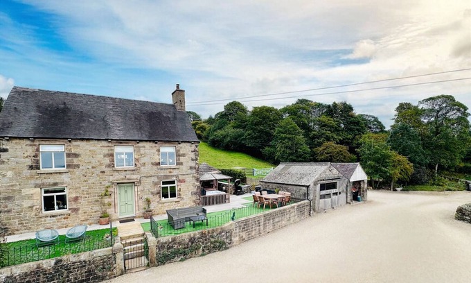 Leek Cabaña | HOLLYDALE, pet friendly, luxury holiday cottage in Leek