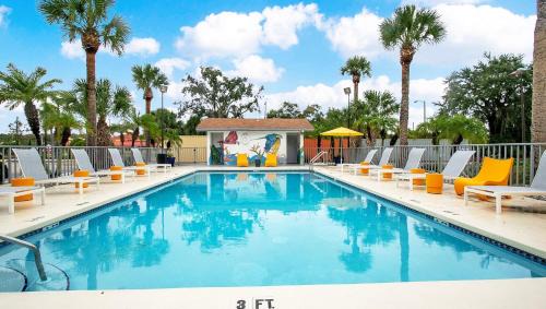 Historic Downtown Kissimmee Hotel | Home 1 Suites Extended Stay - Kissimmee